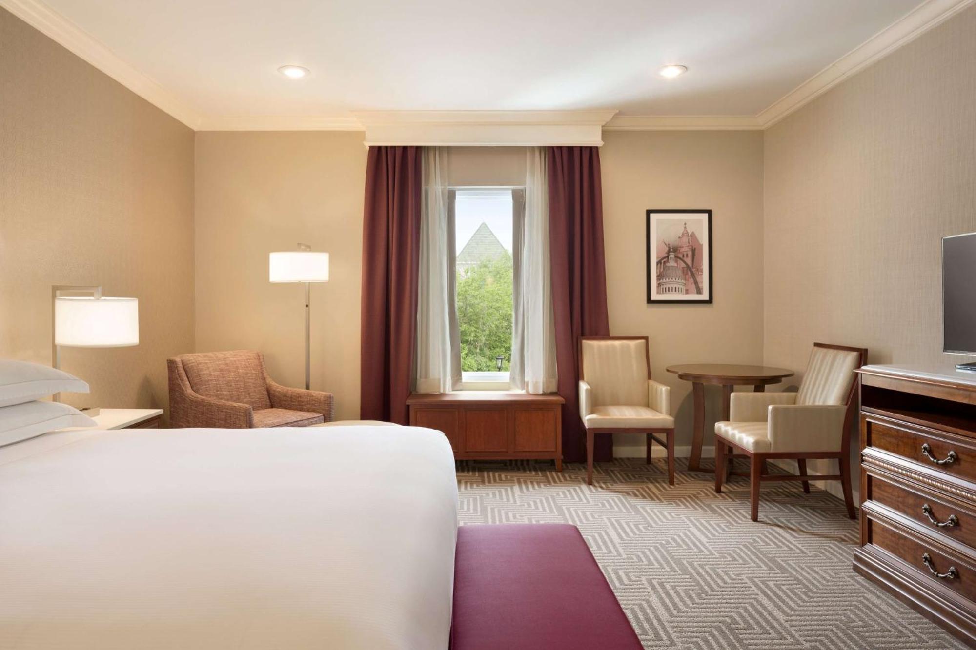 Hilton St. Louis Frontenac Bagian luar foto