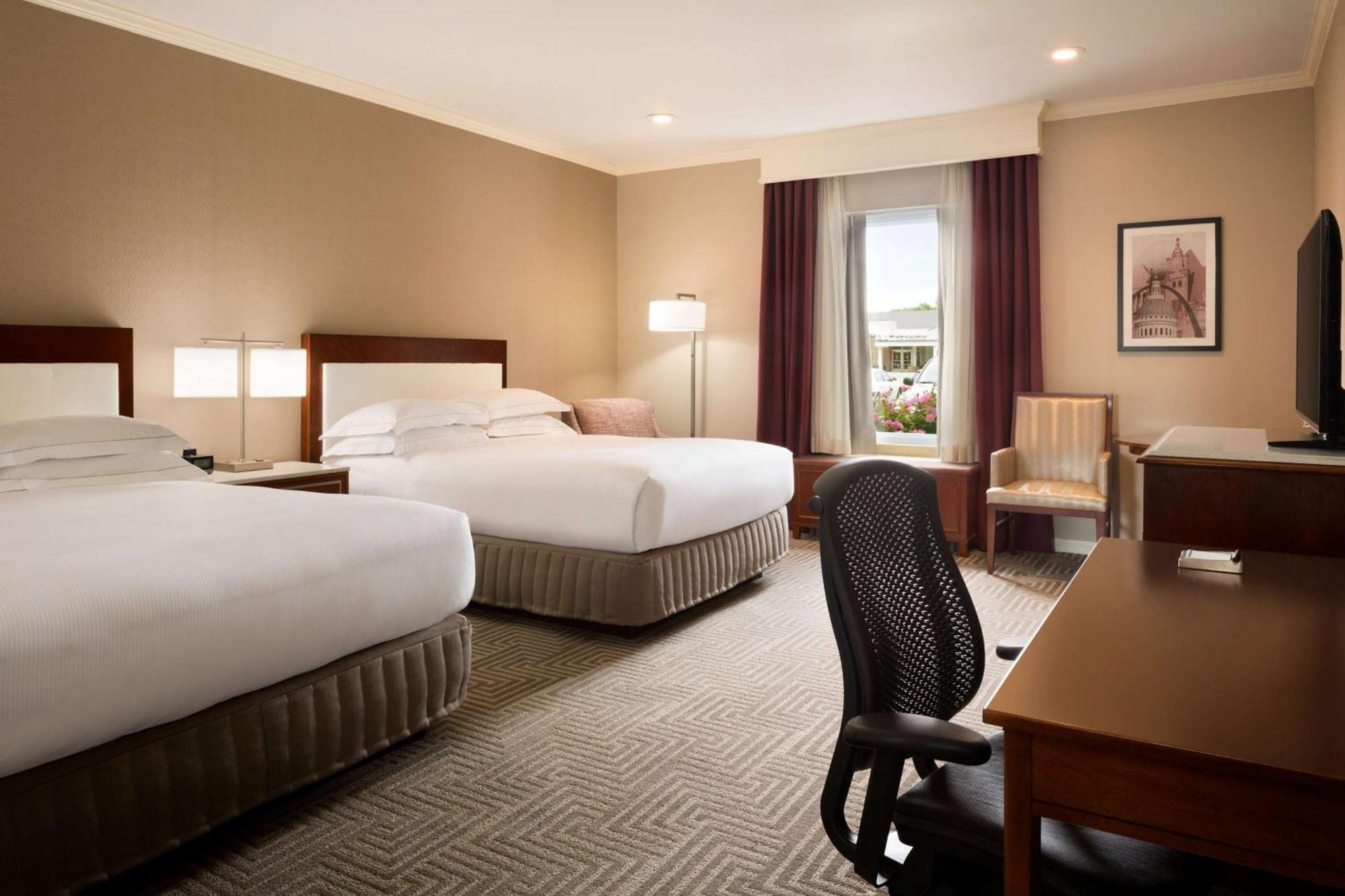 Hilton St. Louis Frontenac Bagian luar foto